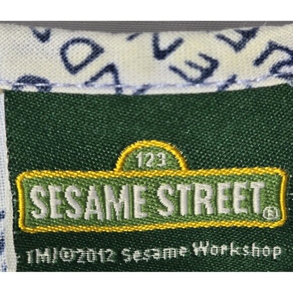 Womens Sesame Street Scrub Top Nurse V Neck Plus Size- Read Information - Picture 3 of 15